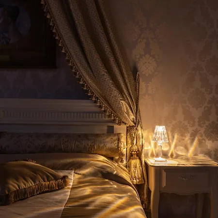 Manor Hotel