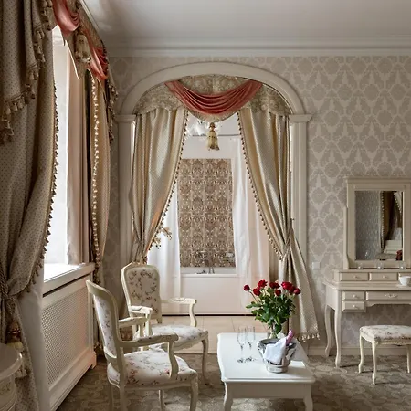 Manor *